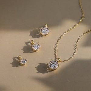 Moissanit halsband i silver för dam – klassisk design med sex klor sveabuy