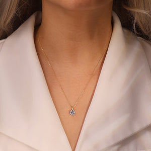 Moissanit halsband i silver för dam – klassisk design med sex klor sveabuy